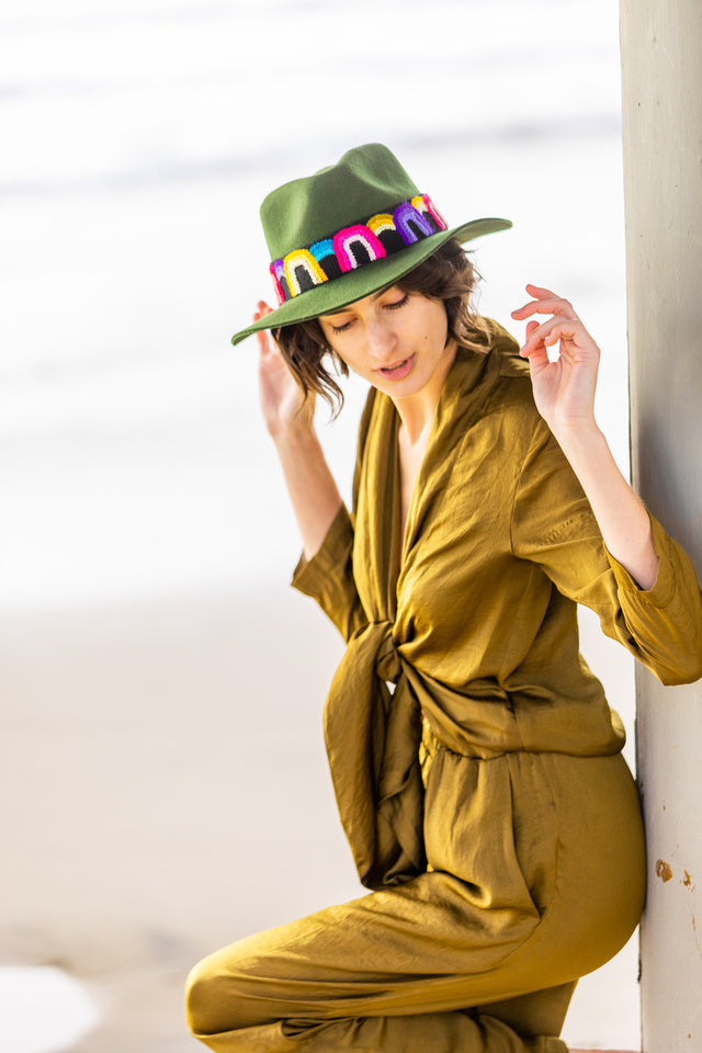 Model with Black Honor Removable Intention Hat Textile Band